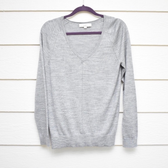 LOFT Sweaters - 🎉LOFT Light Gray Long Sleeve Pullover Sweater